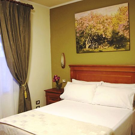 Hotel Millenium Tiranë Bilik gambar