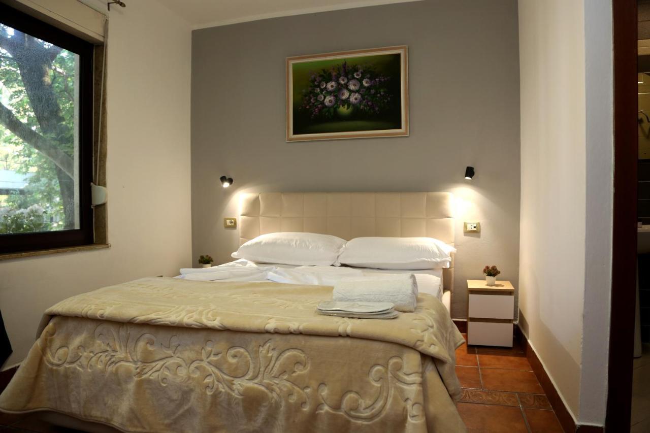 Hotel Millenium Tiranë Luaran gambar