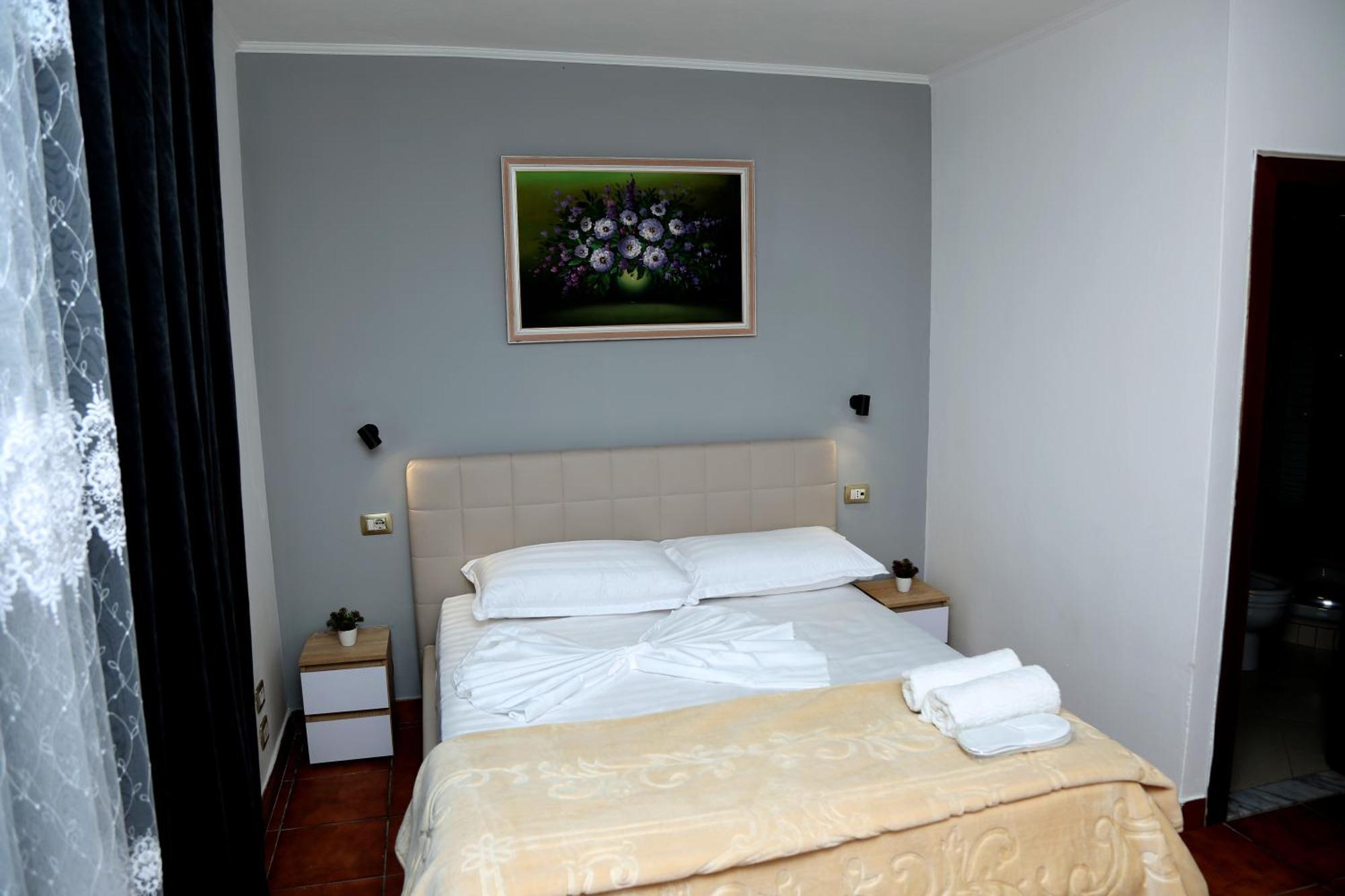 Hotel Millenium Tiranë Luaran gambar