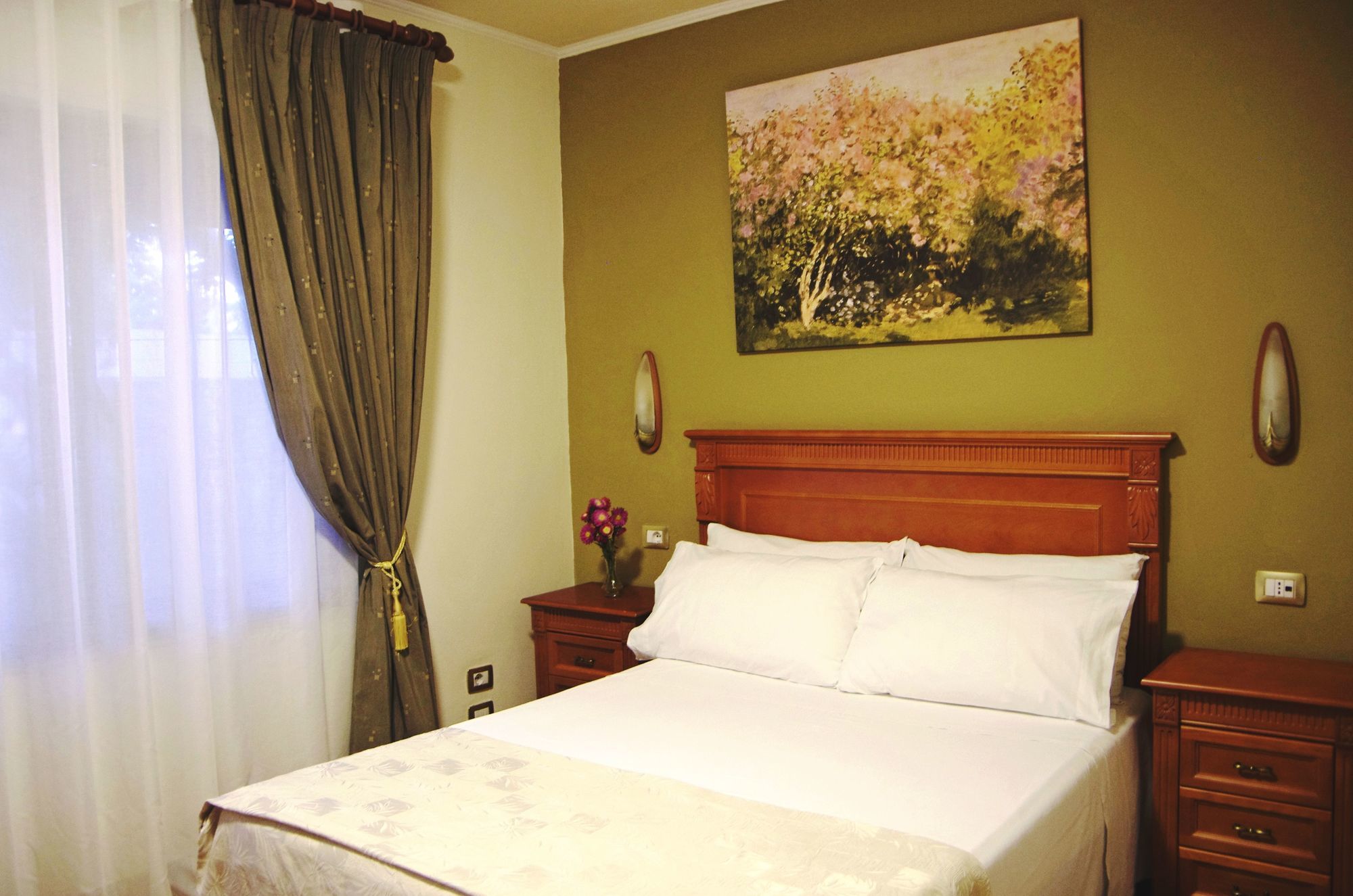 Hotel Millenium Tiranë Bilik gambar