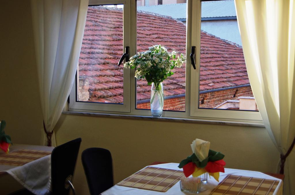 Hotel Millenium Tiranë Restoran gambar