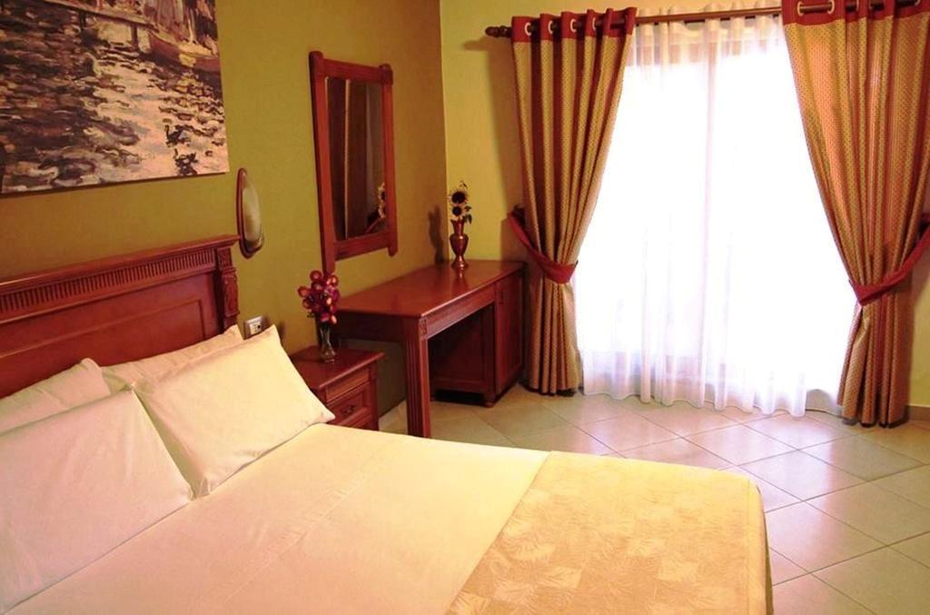 Hotel Millenium Tiranë Bilik gambar